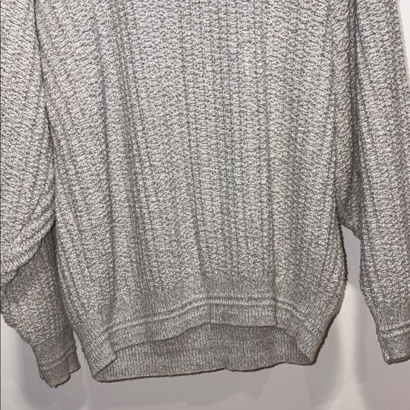 Bill Blass Textured Gray Crewneck Sweater - Picture 4 of 8